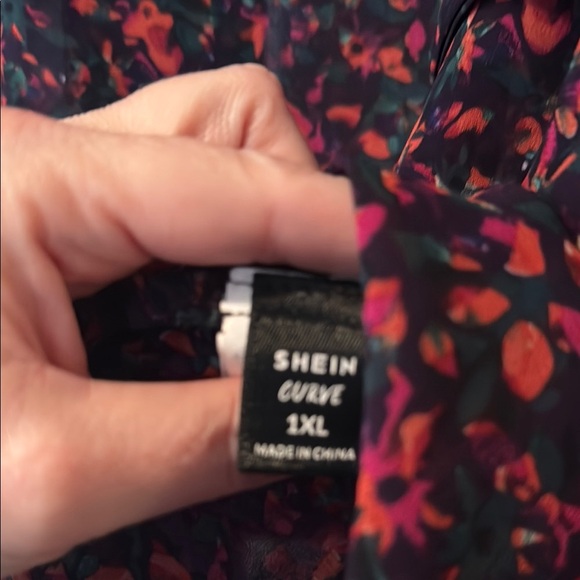 ‼️5/25  SHEIN Black and Red Floral Blouse - Picture 2 of 2